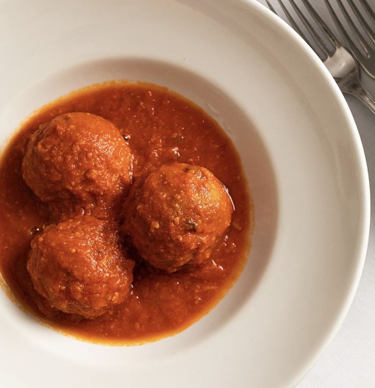 Meatballs in tomato sauce